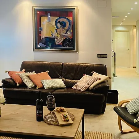 Villa Tranquil Large 6 Bedroom Family Sleeps 20 Near Sitges