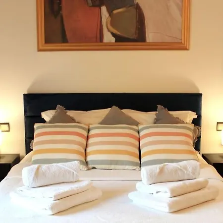 Tranquil Large 6 Bedroom Family Sleeps 20 Near Sitges *