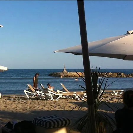 Tranquil Large 6 Bedroom Family Sleeps 20 Near Sitges *