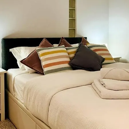 Tranquil Large 6 Bedroom Family Sleeps 20 Near Sitges Villa
