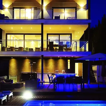Villa Tranquil Large 6 Bedroom Family Sleeps 20 Near Sitges *