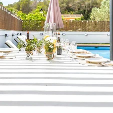 Villa Tranquil Large 6 Bedroom Family Sleeps 20 Near Sitges *