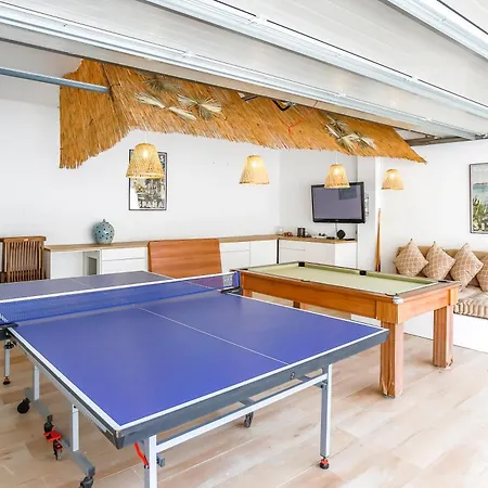 Villa Tranquil Large 6 Bedroom Family Sleeps 20 Near Sitges