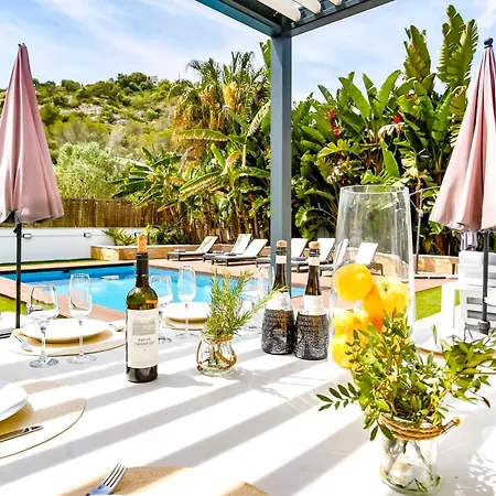Villa Tranquil Large 6 Bedroom Family Sleeps 20 Near Sitges