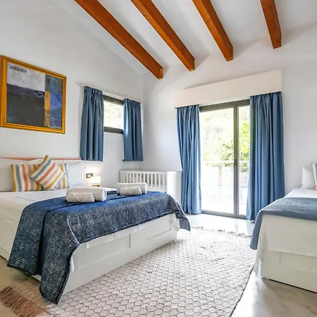 Tranquil Large 6 Bedroom Family Sleeps 20 Near Sitges Villa *
