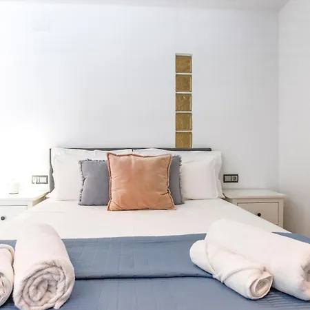 Villa Tranquil Large 6 Bedroom Family Sleeps 20 Near Sitges *