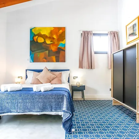 Tranquil Large 6 Bedroom Family Sleeps 20 Near Sitges *
